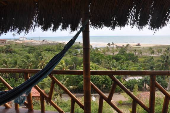 A varanda de nosso quarto, na pousada Sabambugi, na praia de Sagi, Baía Formosa - RN